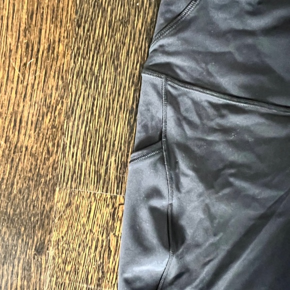 Lululemon riding shorts 6 inch with pockets - Picture 4 of 4